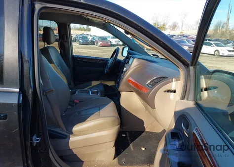 2016 Chrysler Town & Country Touring from USA, damaged, VIN 2C4RC1BG6GR220967